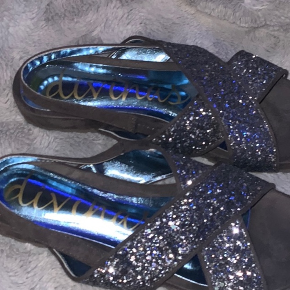 2$🤩Sparkly Gray Sandals - Picture 3 of 6